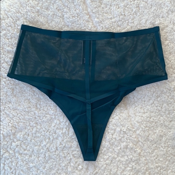Victoria’s Secret luxe lingerie V String - Picture 1 of 4